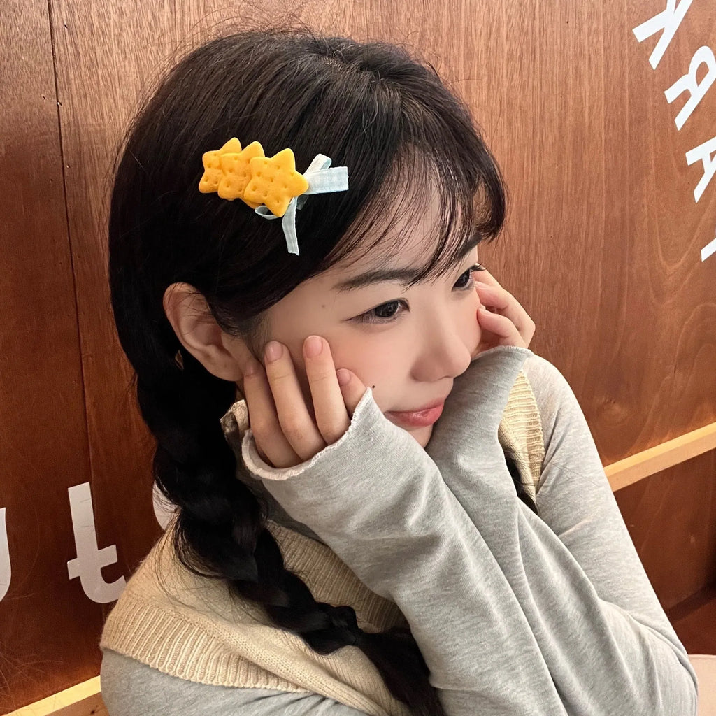 Plastic bow biscuit hairpin for women with cute bow and five-pointed star design