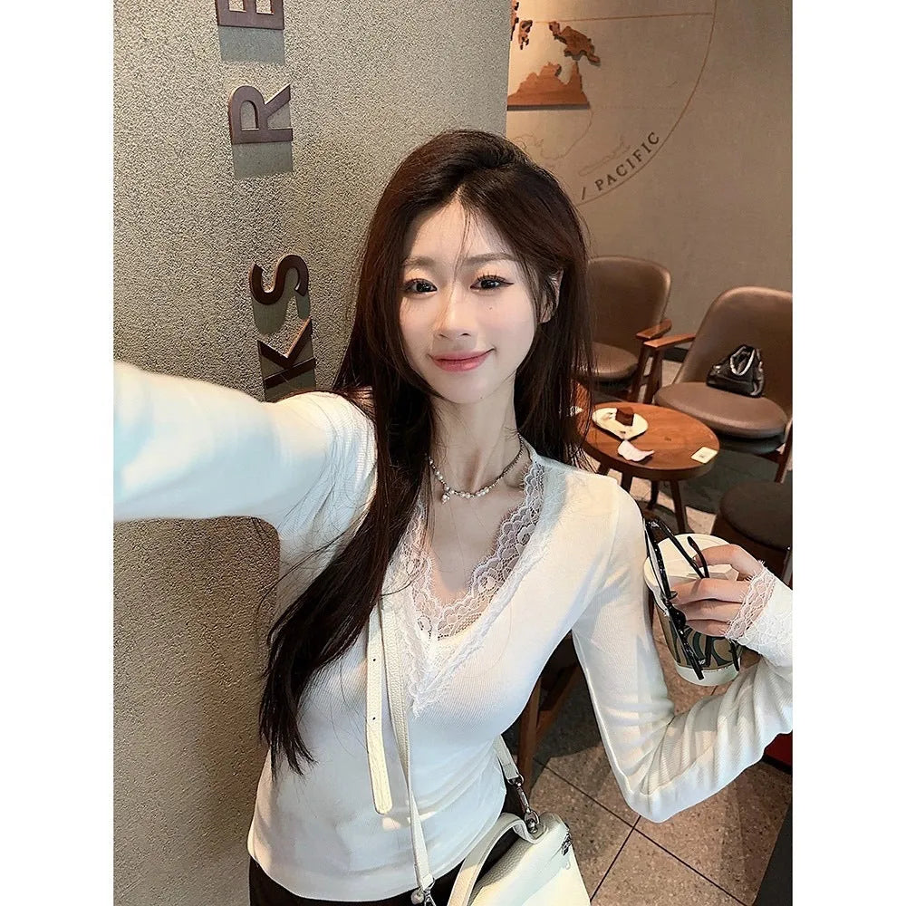 White V-neck long sleeve top with lace stitching in brushed polyester knit fabric, slim fit