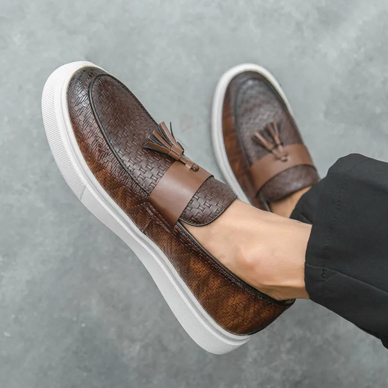 Men's black and brown fringed leather casual shoes with low heel and artificial PU upper in sizes 38 to 46