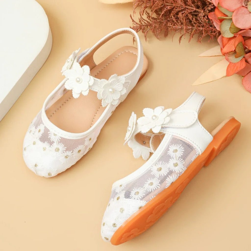 White flat bottom girls shoes with PU leather upper, Velcro fastening, and floral element for Han Chinese clothing