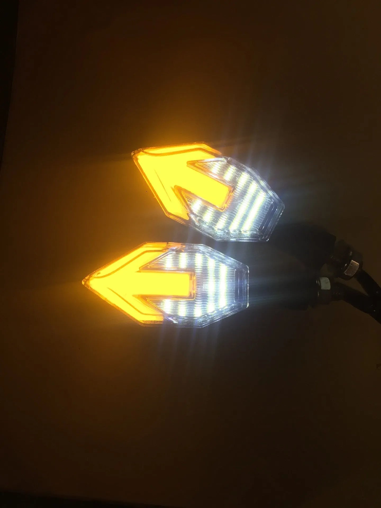 Arrow-shaped LED motorcycle turn signal lamp in ABS plastic housing for 12v universal vehicle fit.