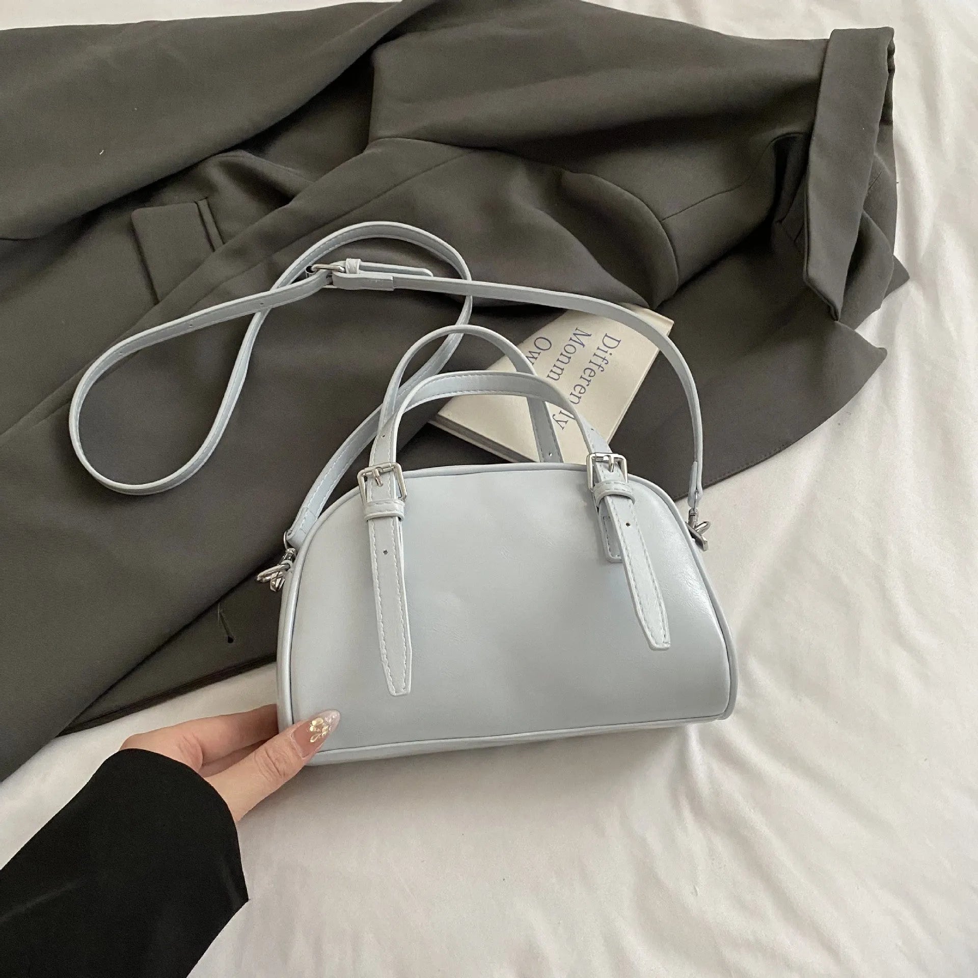 Korean style women's soft PU shoulder bag in shell shape with pendant options