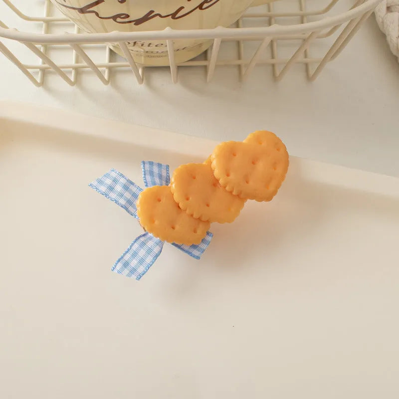 Plastic bow biscuit hairpin for women with cute bow and five-pointed star design