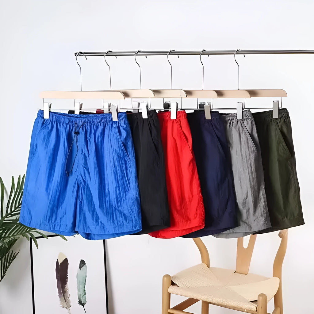 Men's quick-drying polyester sports shorts in straight cut design with chemical fibre blend