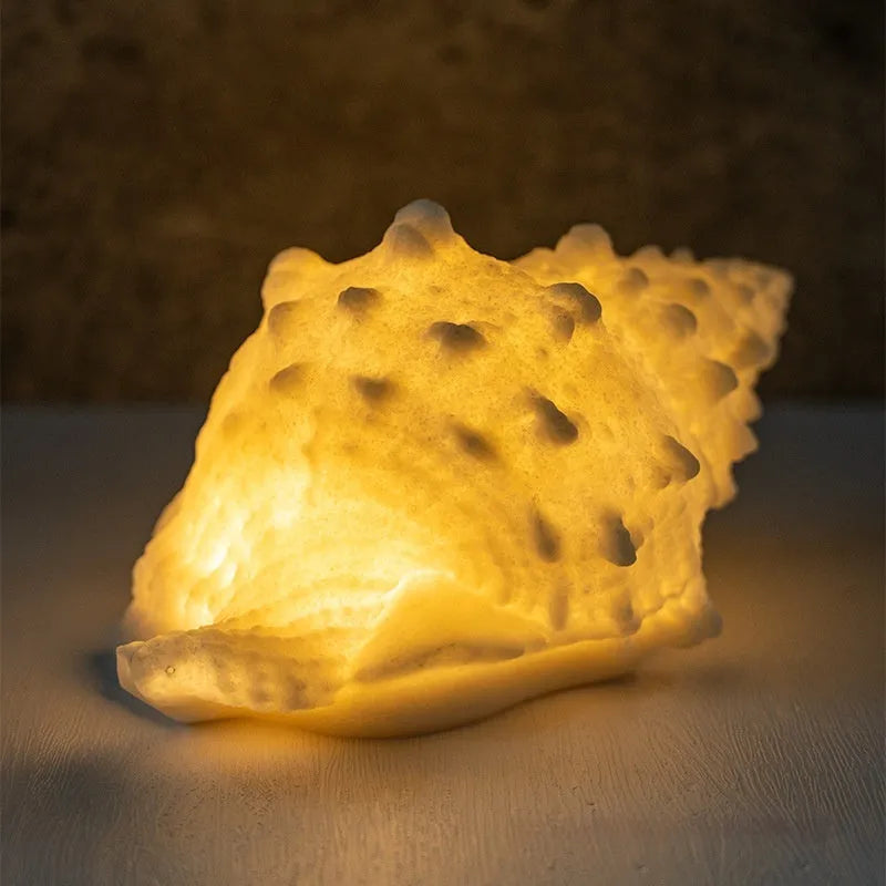 Small night lamp with built-in battery, geometric stereo shape, 13x19x11cm, conch light colour.