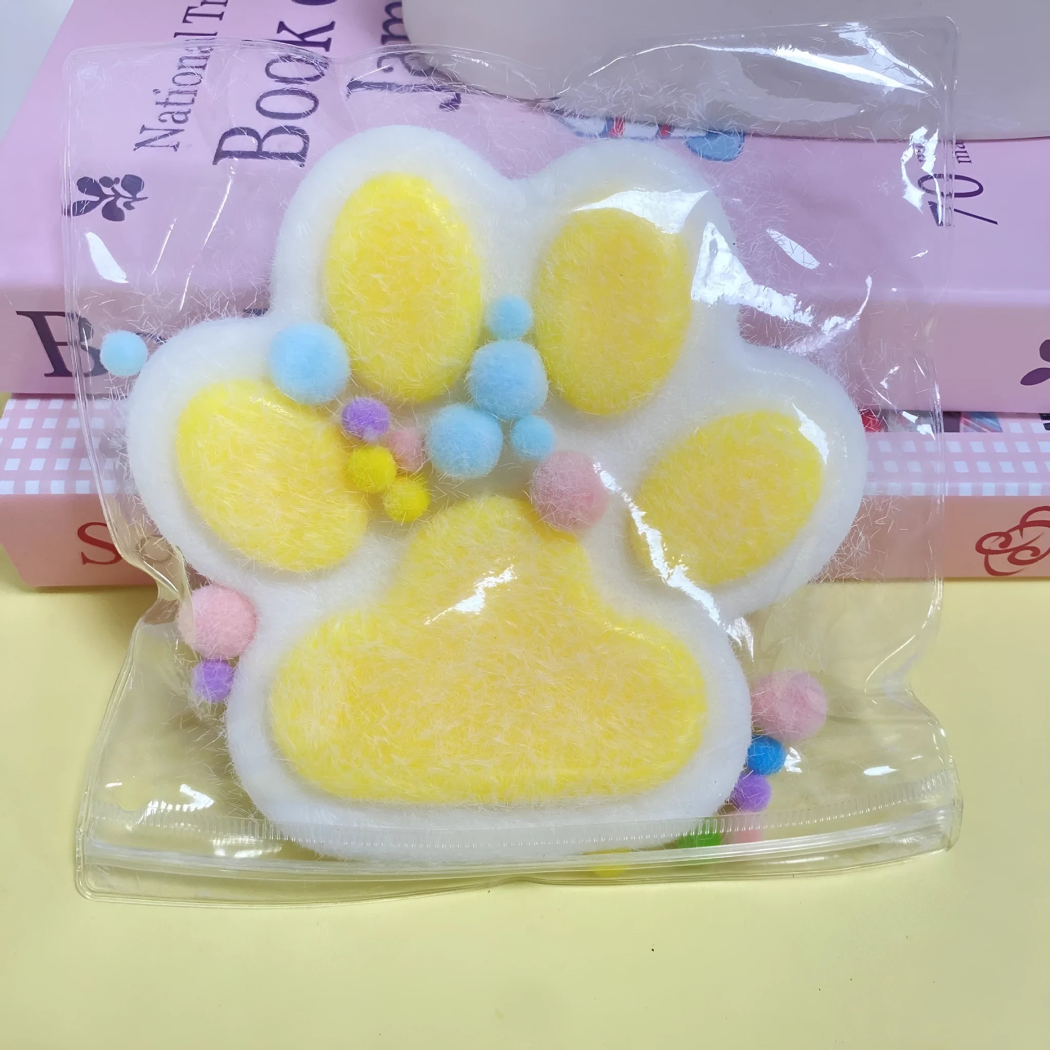Oversized plush cat paw squeezing toy in 14CM flocking, TPR material, available in various colours for stress relief