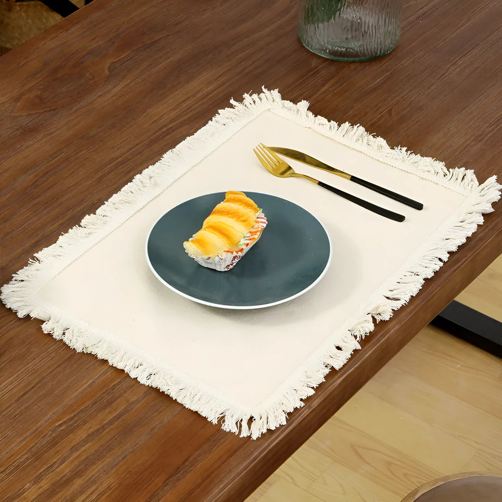 Square polyester placemat in beige or white, sizes 30x30cm and 45x30cm, for dining table protection.