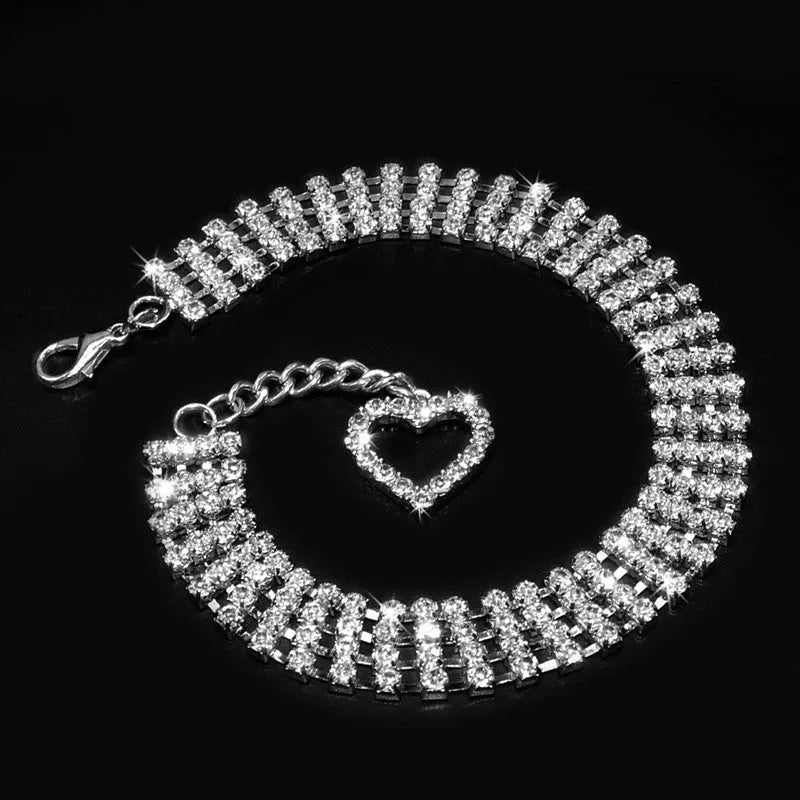 Four-row rhinestone pet collar with heart-shaped chain in white, for dogs and cats, size M with extension