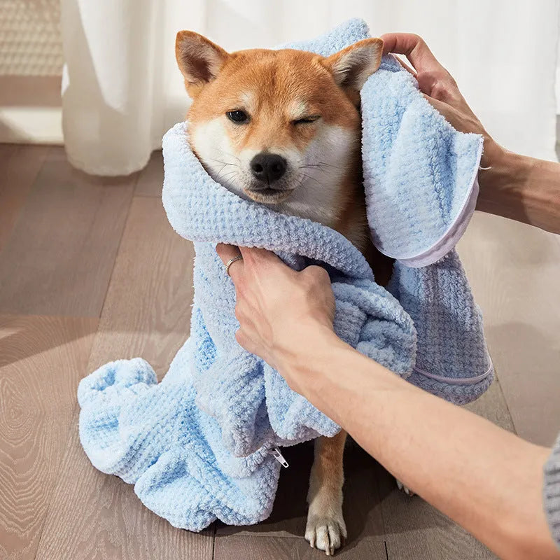 Absorbent cotton pet towel in wearable and scrubbing colour, thickening and quick-drying, sizes S to XXXL.