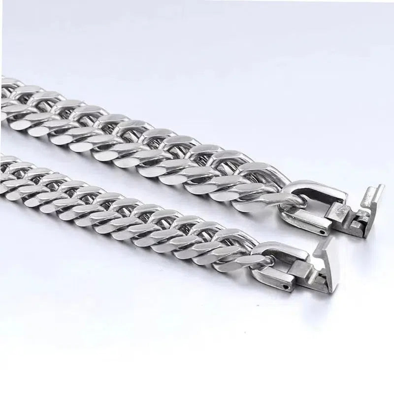 Polished titanium steel geometric bracelet for men, available in sizes 18CM to 22CM and 8MM or 10MM thickness.