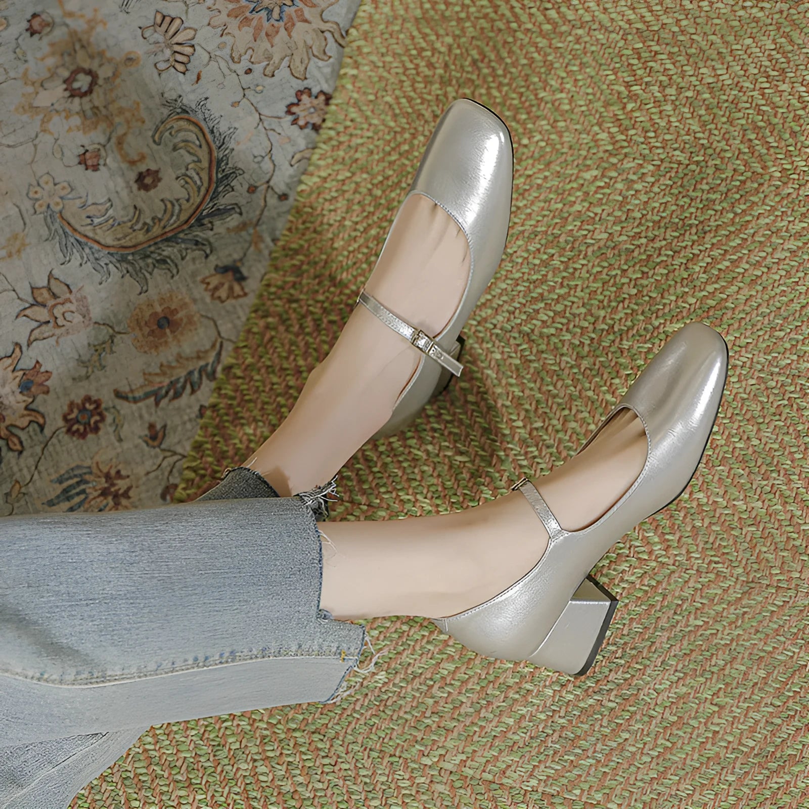 Square toe patent leather Mary Jane shoes with pearl buckle, mid heel, Black colour