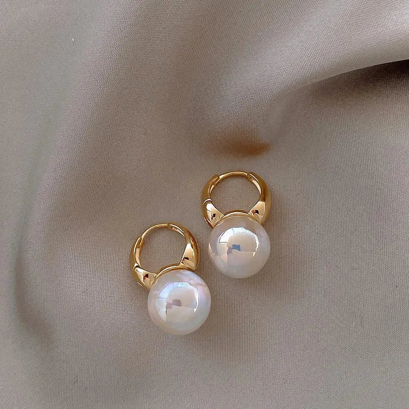 Mermaid pearl earrings for women with 14K gold finish and white pearl element