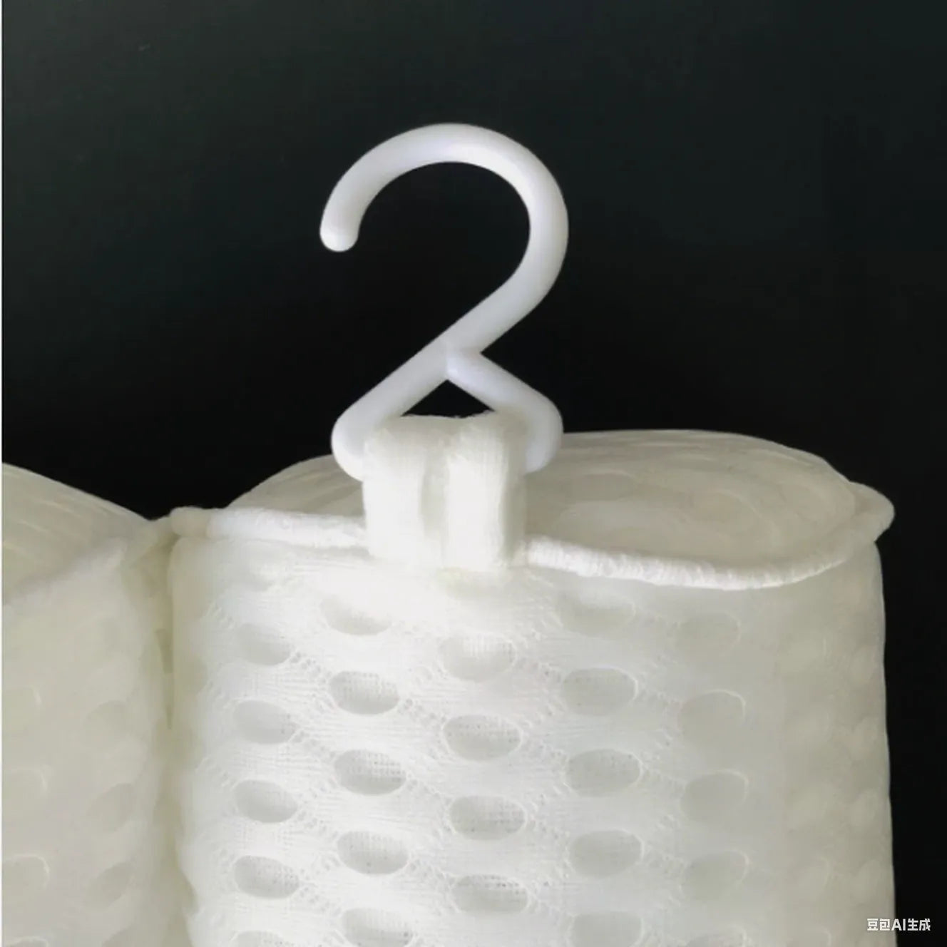 White 4D mesh bathtub pillow with 7 suction cups showing 3D breathable material construction