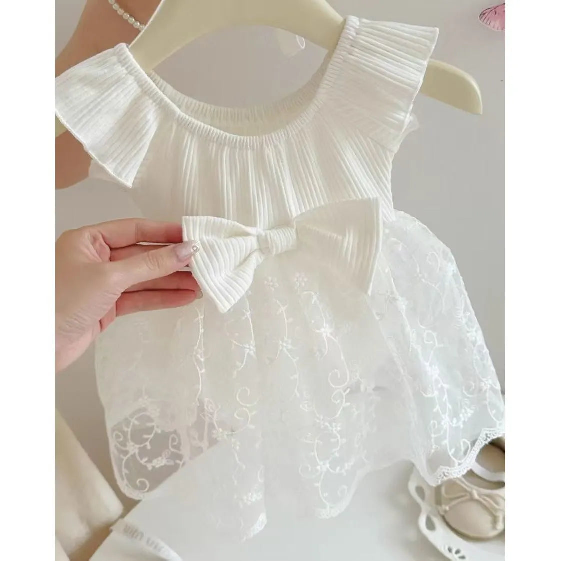 White lace baby dress with pleated skirt and butterfly flower design, suitable for 59-90cm height