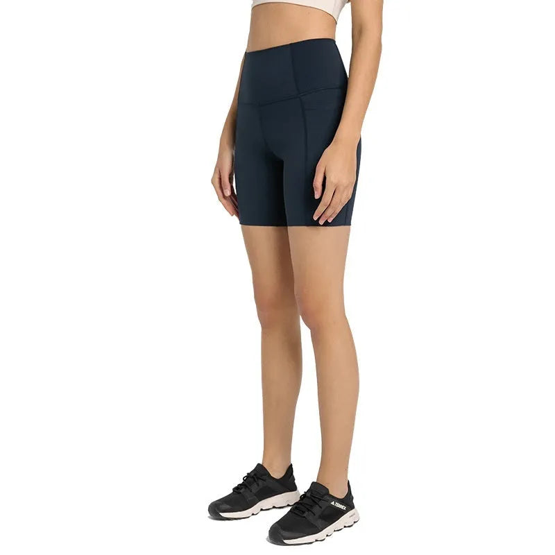 Women's solid colour sports shorts with super stretch fabric in fifth pants length