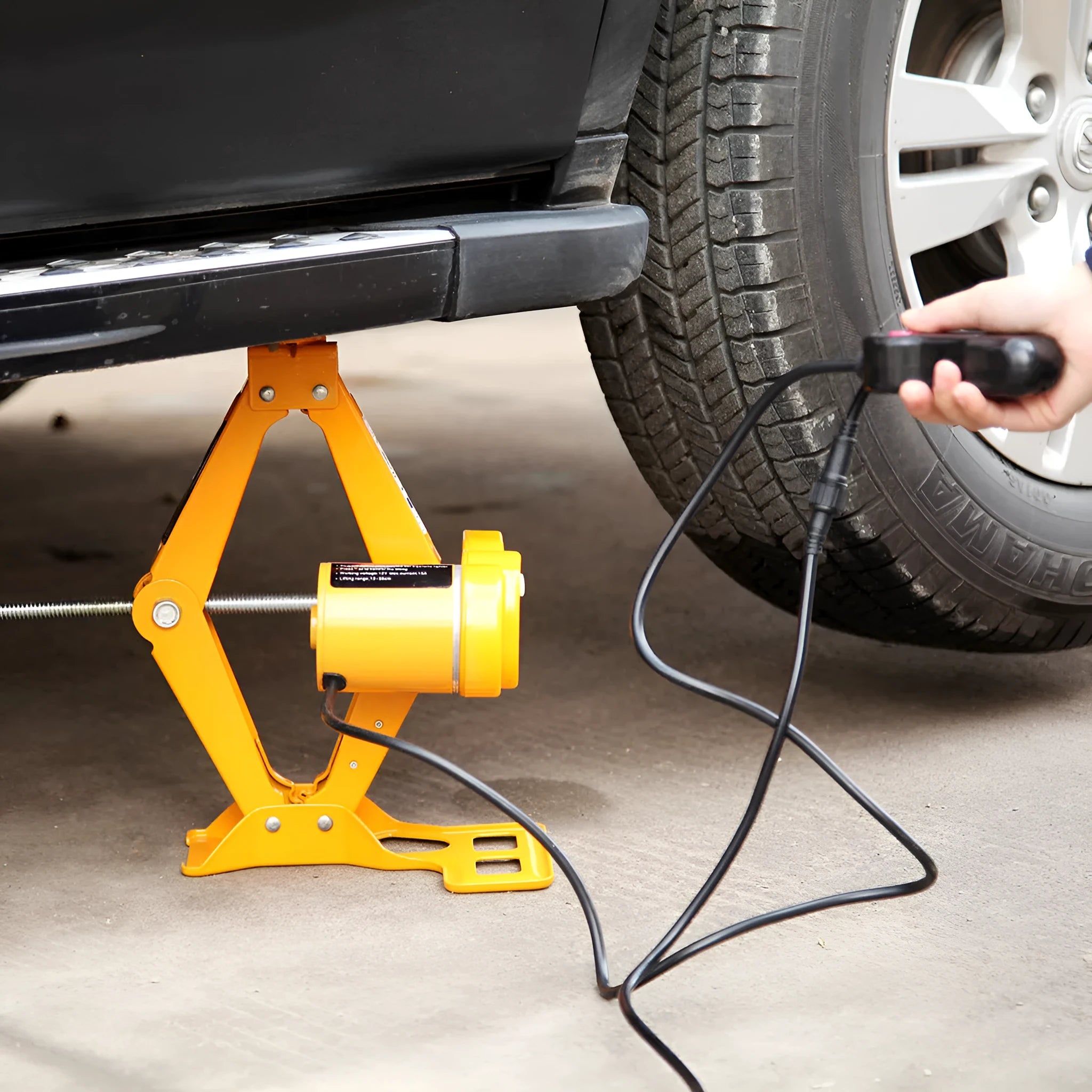 Electric hydraulic car jack kit with 2-tonne lifting capacity, showing extended height.