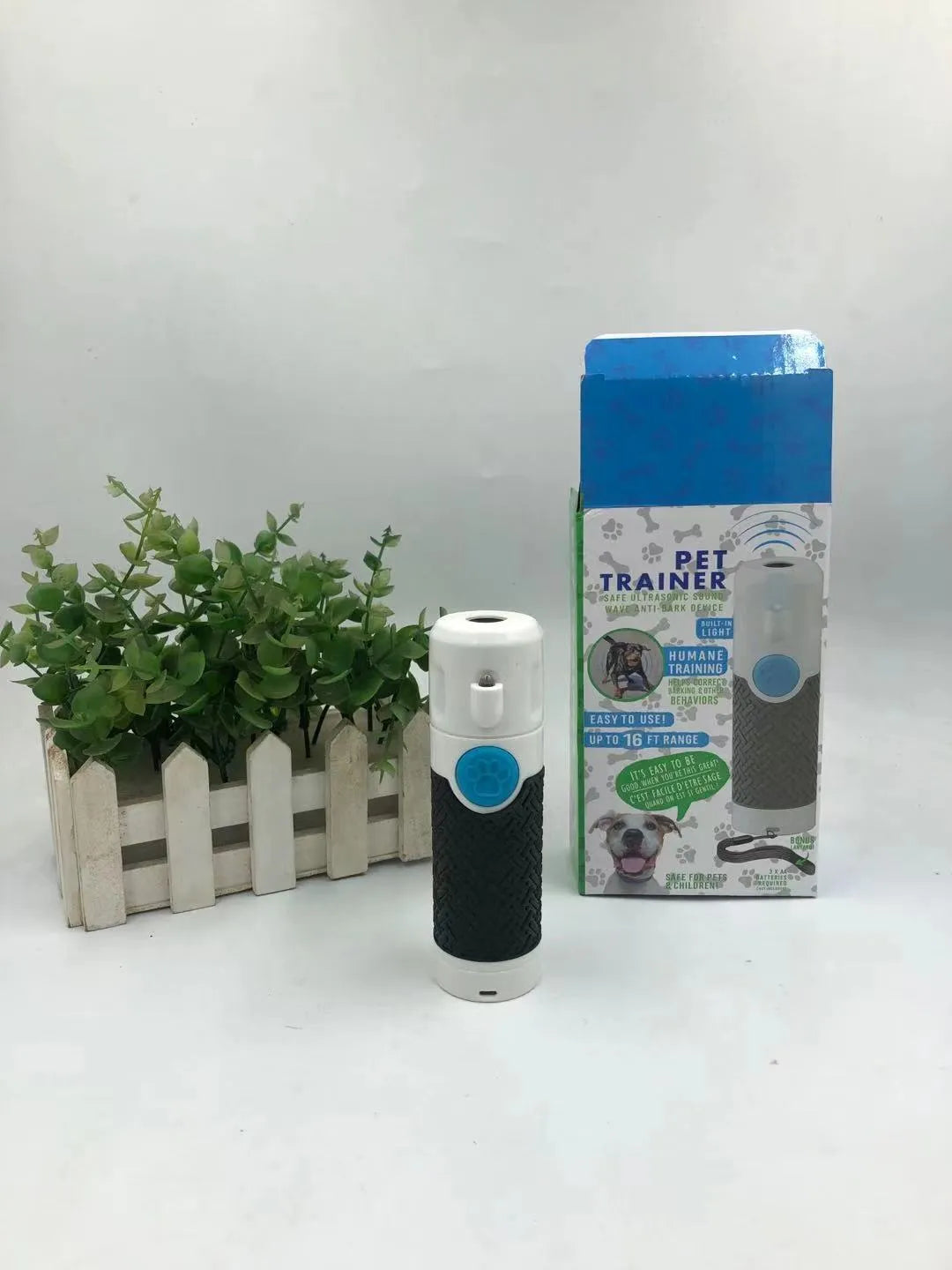 White ABS plastic handheld ultrasonic dog trainer for bark control with battery operation