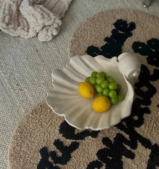 White resin simulation shell fruit plate ornament for decorative home display