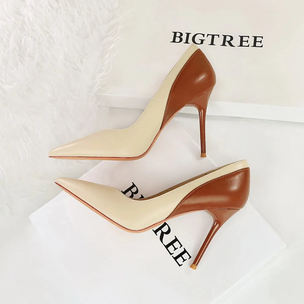 Women's retro style stiletto heel pumps in black with pointed toe and super high heel for banquet occasions