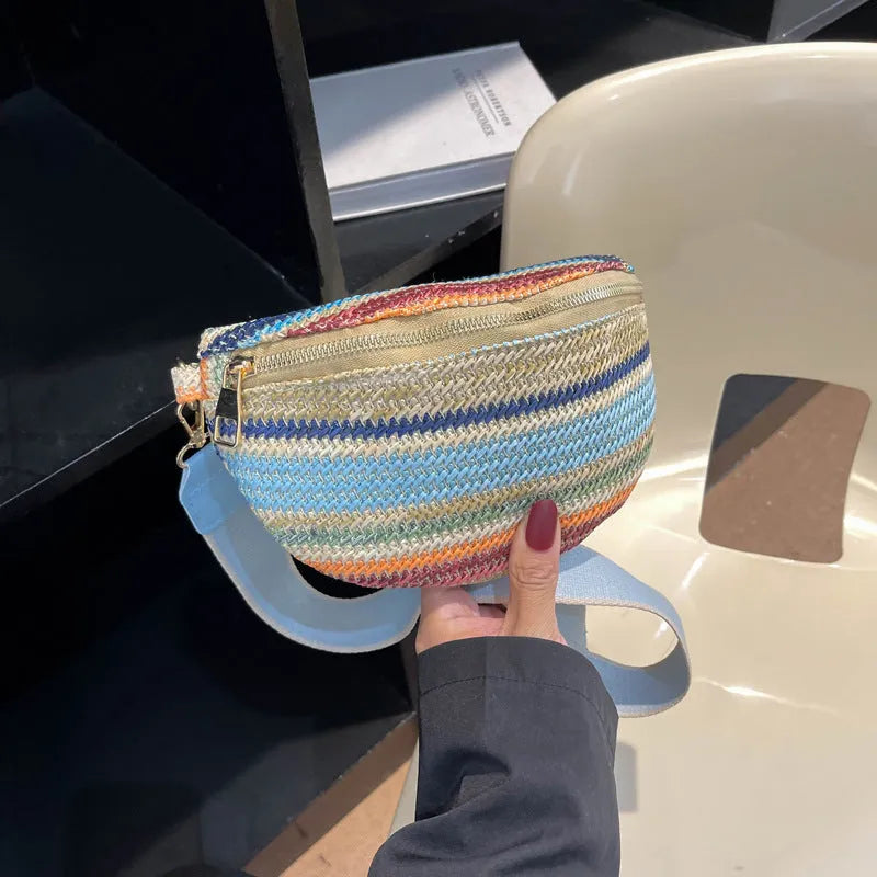 Blue or pink straw beach bag with shell shape and sandwich pockets