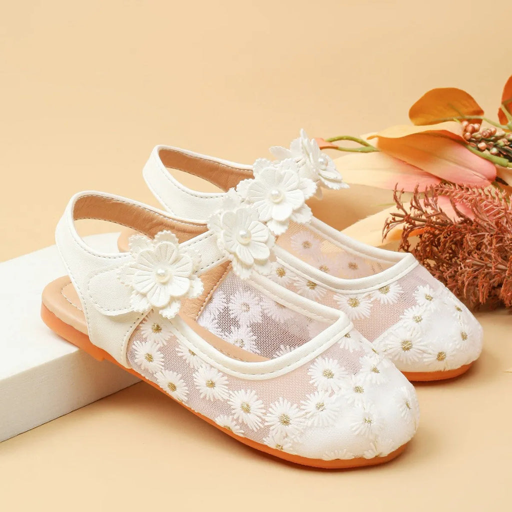 White flat bottom girls shoes with PU leather upper, Velcro fastening, and floral element for Han Chinese clothing