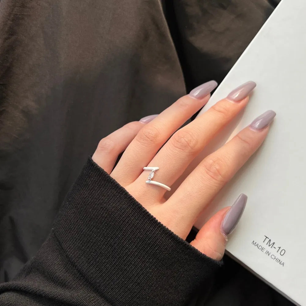Silver ring for women with symmetrical white geometric design, platinum finish, sizes 5 to 9