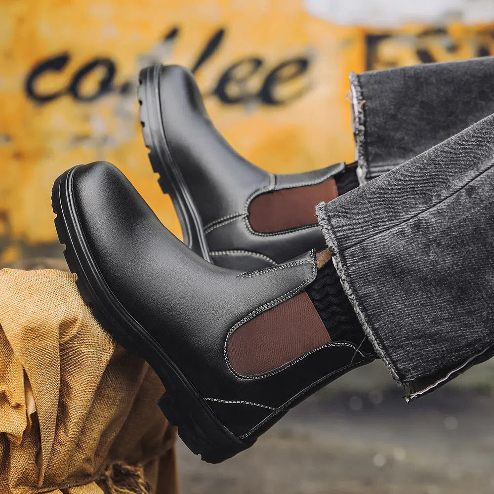 Chelsea boots with artificial PU upper, rubber sole, wedge heel, in solid colour black – side view for unisex winter wear