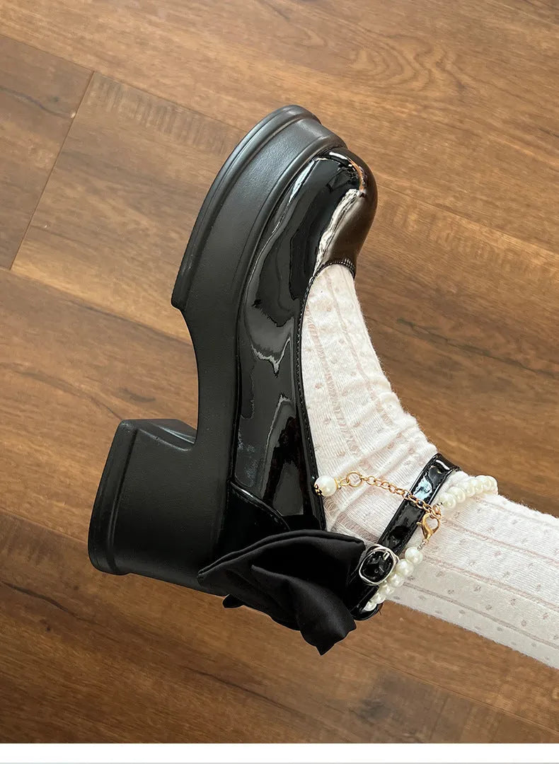 Women's beige and black Mary Jane shoes with chunky heels and shallow-cut round toe design